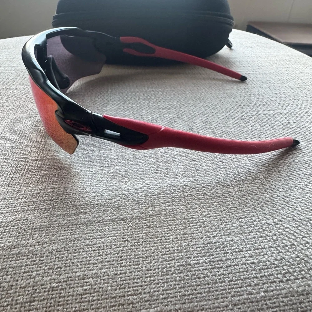 Oakley Red and Black VR Glasses